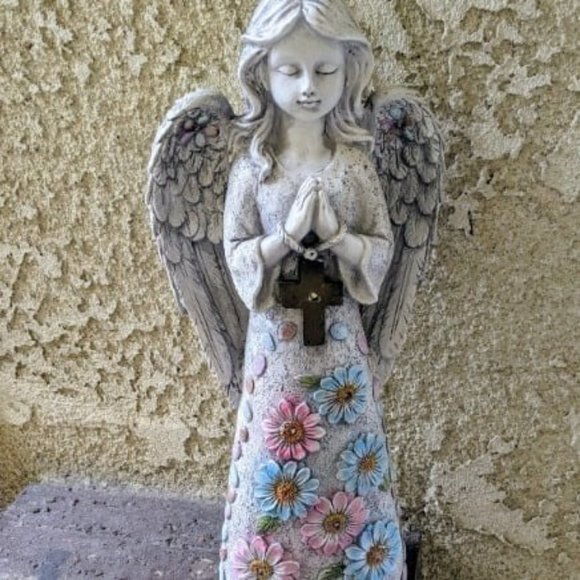 Angel Garden Figurine Outdoor Statue, Solar Garden Sculpture with 7 LEDs - Picture 3 of 3